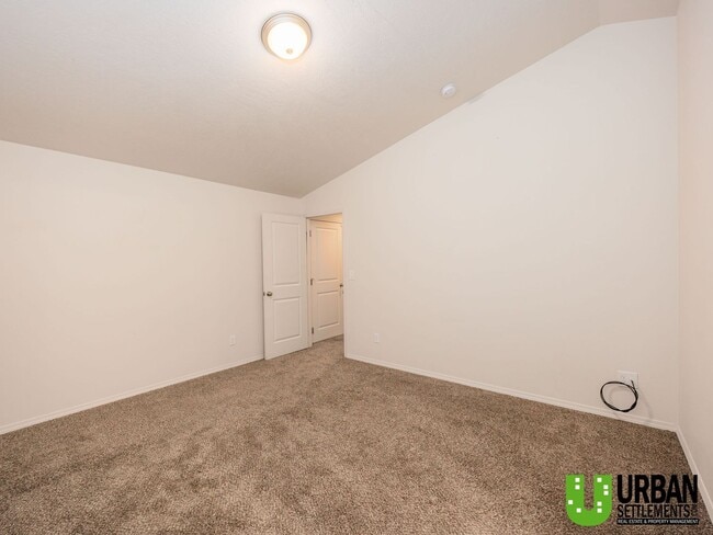 Building Photo - Beautiful Newer 3 Bedroom, 2 Bath Rancher ...