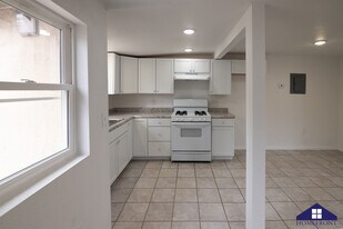 Building Photo - 502 S 1st St