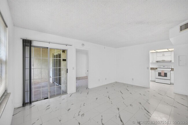 Building Photo - 1628 SE Green Acres Cir