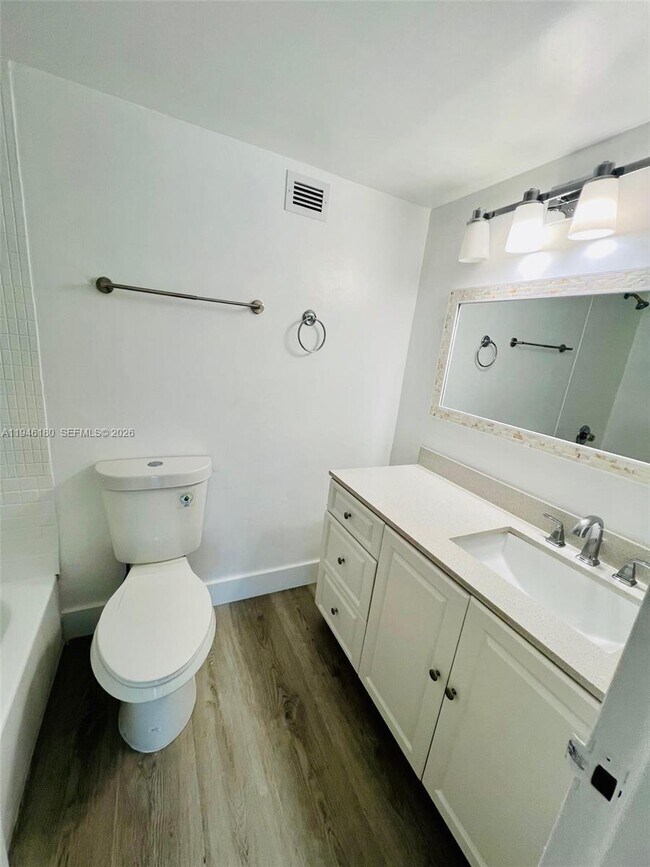 Building Photo - 2655 Collins Ave