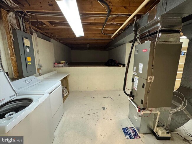 Building Photo - 12827 Framingham Ct