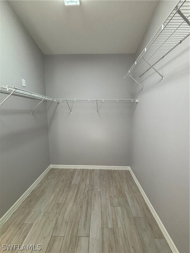 Building Photo - 2210 Grove Dr