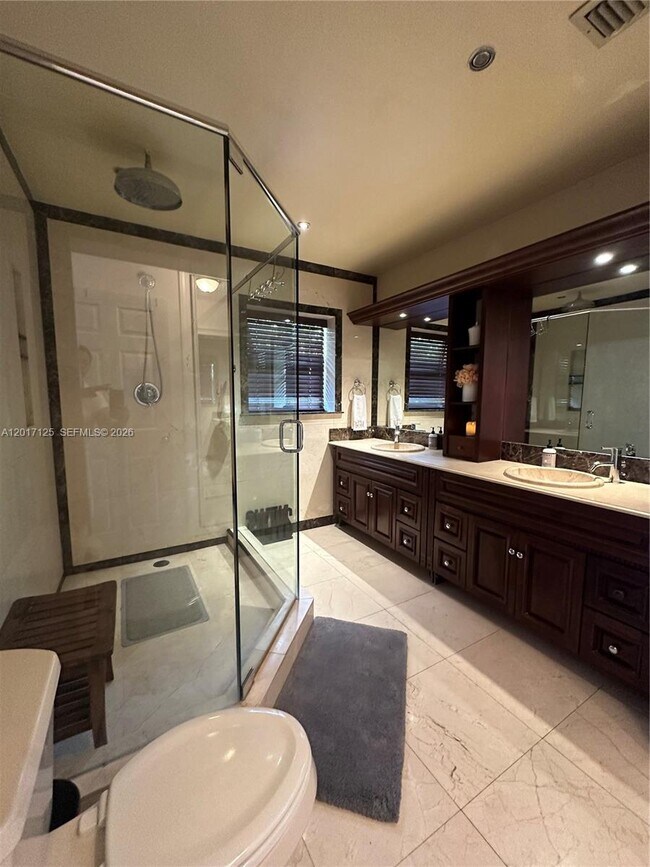Building Photo - 2908 Bayview Dr