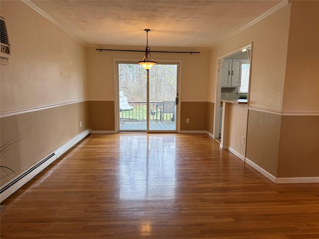 Building Photo - 5 Brook Ln