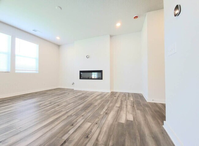 Building Photo - Beautiful 2025-Built Home in a Desirable Newer Neighborhood!