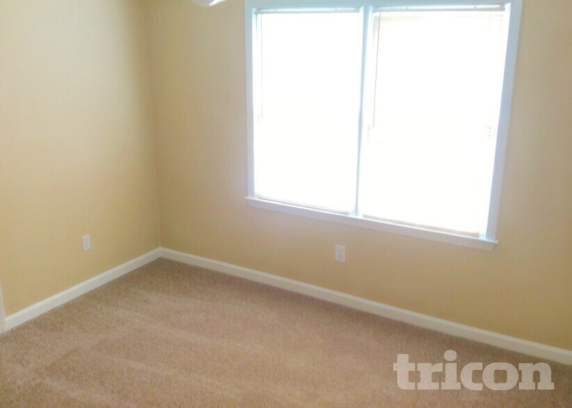 Building Photo - 822 Weatherwood Trce