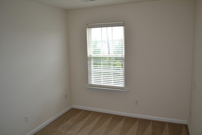 Building Photo - Great Townhome in Abbotts Glen!