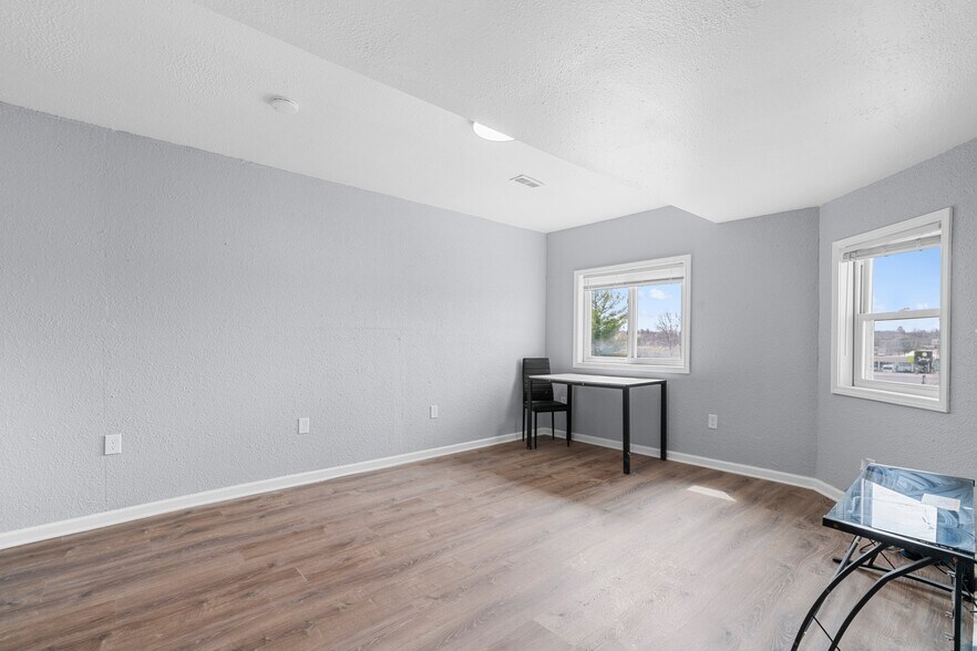 Building Photo - 404 N Superior St