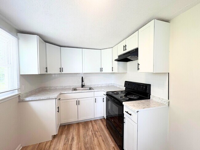 Building Photo - 218 Canady St