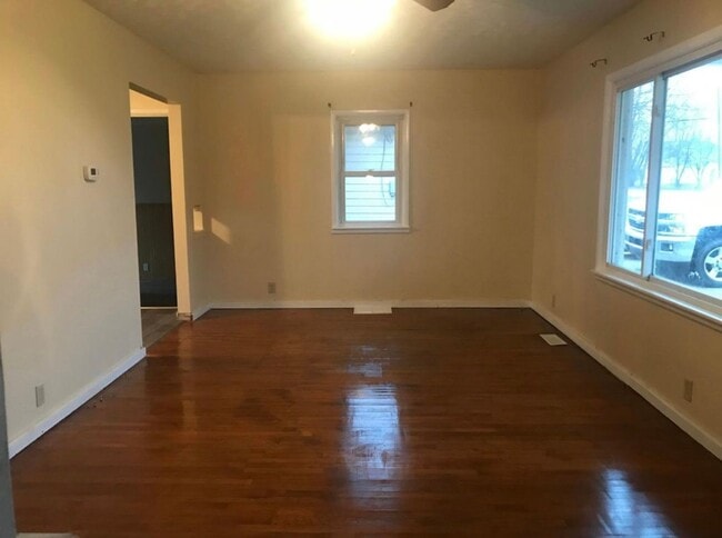 Building Photo - 3 bed/2 bath