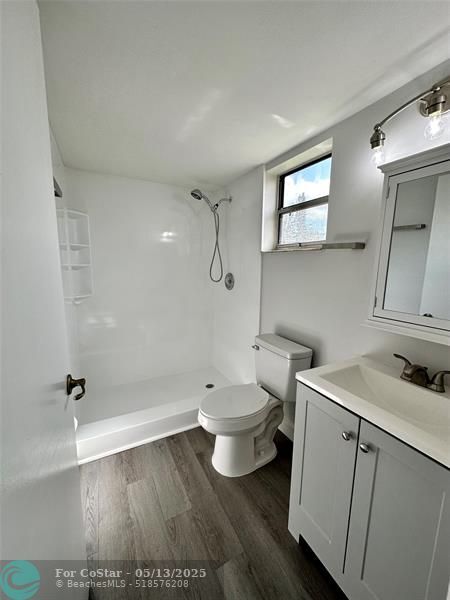 Building Photo - 717 Gardens Dr