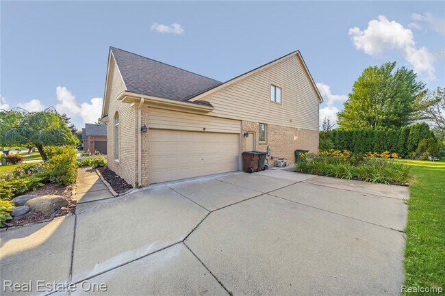 Building Photo - 13987 Glenwood Dr