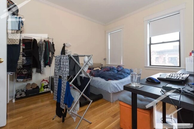 Building Photo - Sunny 4-bed, 2-bath in Allston Near the T-  Huge Bedrooms!