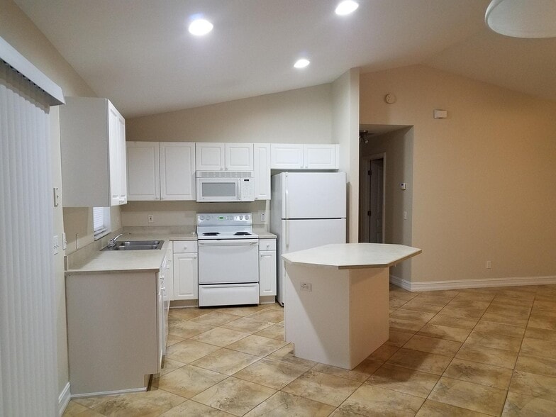 Building Photo - Coming in August  3/2/2 Single Family Home