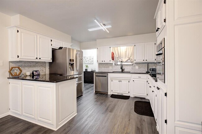 Building Photo - 2820 Dalewood Pl