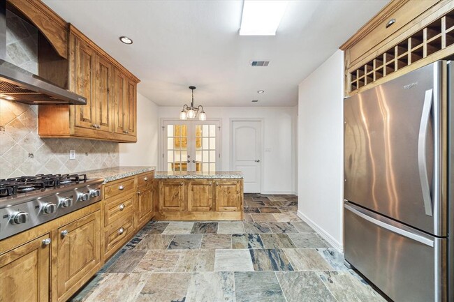 Building Photo - 8017 W Oakwood Ct
