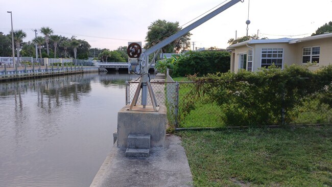 Boat Lift for small boat or kayak - 211 Sandy Cir
