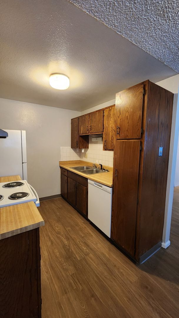 Building Photo - 4517 Parkview Dr
