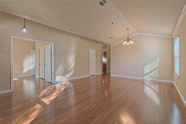 Building Photo - 3112 Clinton Pl