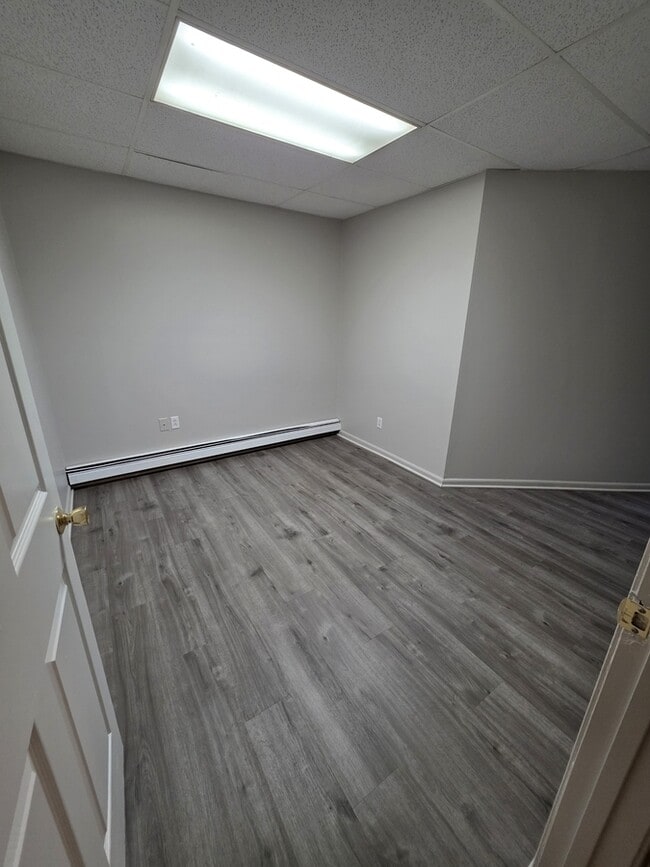 Building Photo - 3349 N Whitehall Rd