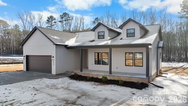 Building Photo - 548 Car Farm Rd