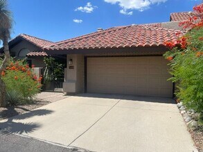 Building Photo - Beautiful home in gated community