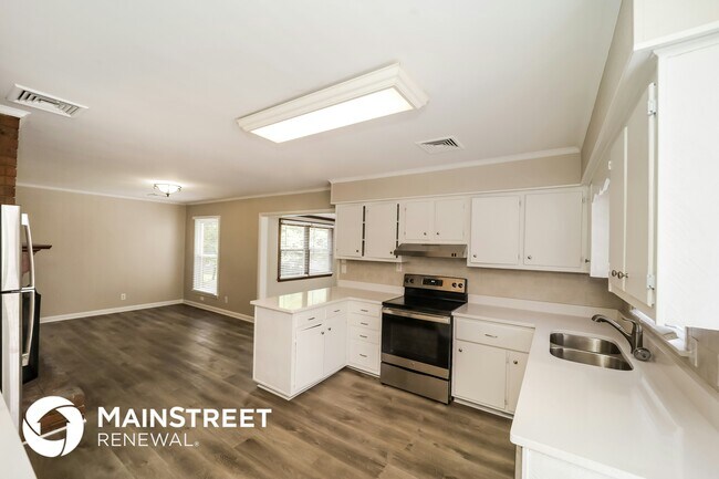 Building Photo - 402 Boxwood Dr