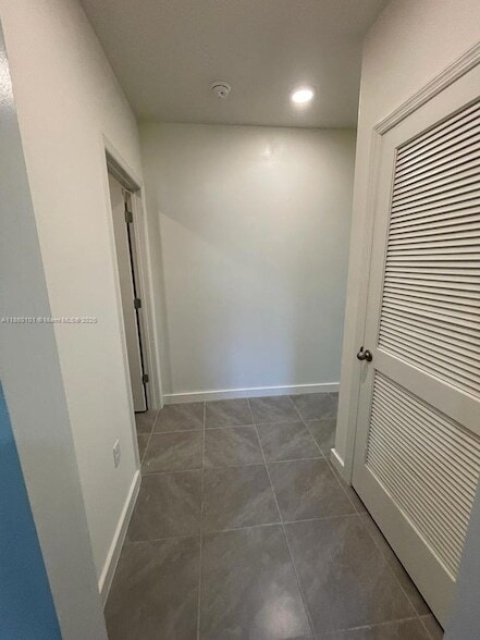Building Photo - 2137 SE Glenrock Terrace