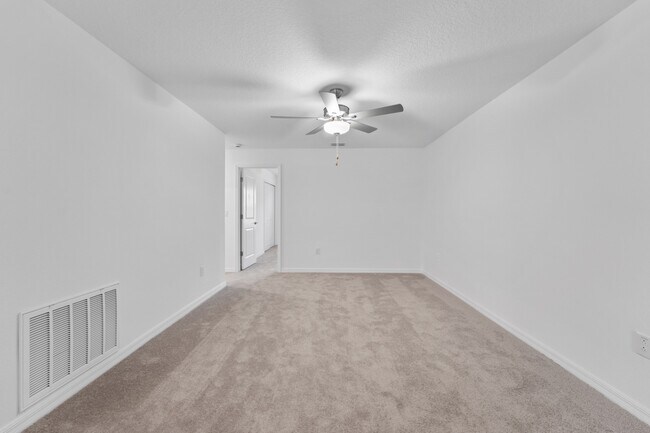 Building Photo - Absolutely stunning 3 BR /2.5 Bath / 2 Car Garage + LOFT townhome in ultra-modern and green-focus...