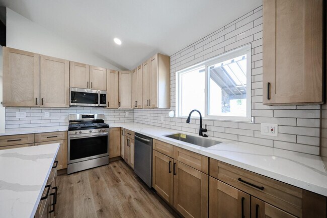 Building Photo - 3001 W Mercer Ln