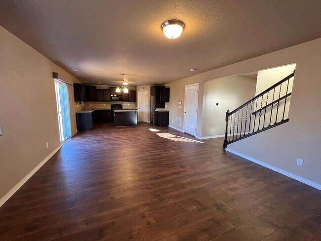 Building Photo - *COMING SOON* 3 Bedroom near Carson and Pe...