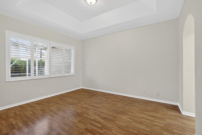 Building Photo - Beautiful & Spacious 3 Bedroom and 2 Bathroom with 2 Car garage and covered patio Home in West Pa...