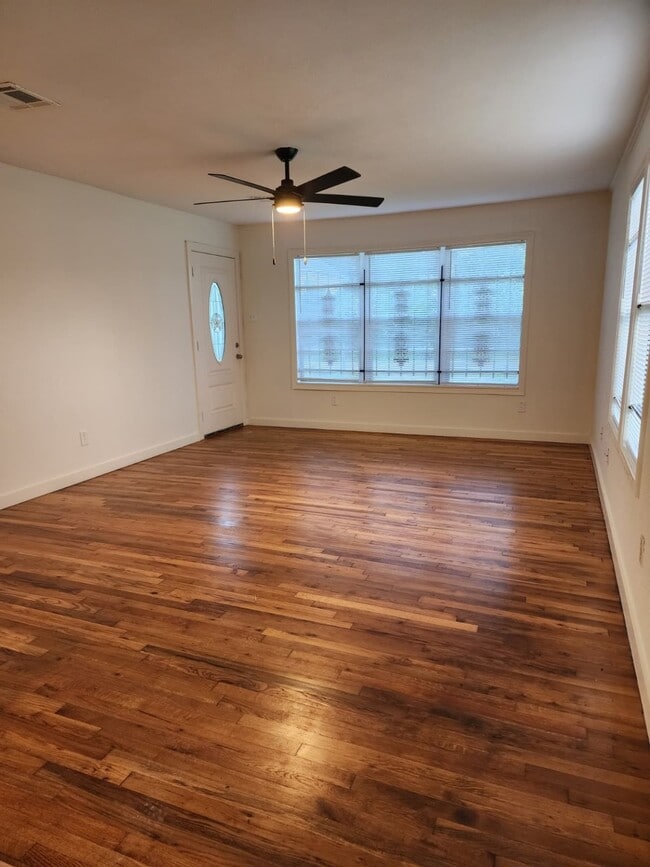 Building Photo - 5309 Ricky St