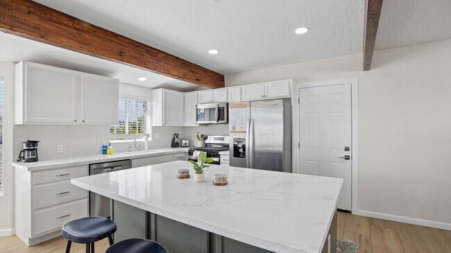 Building Photo - 2929 N 55th Pl