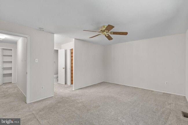 Building Photo - 11861 New Country Ln