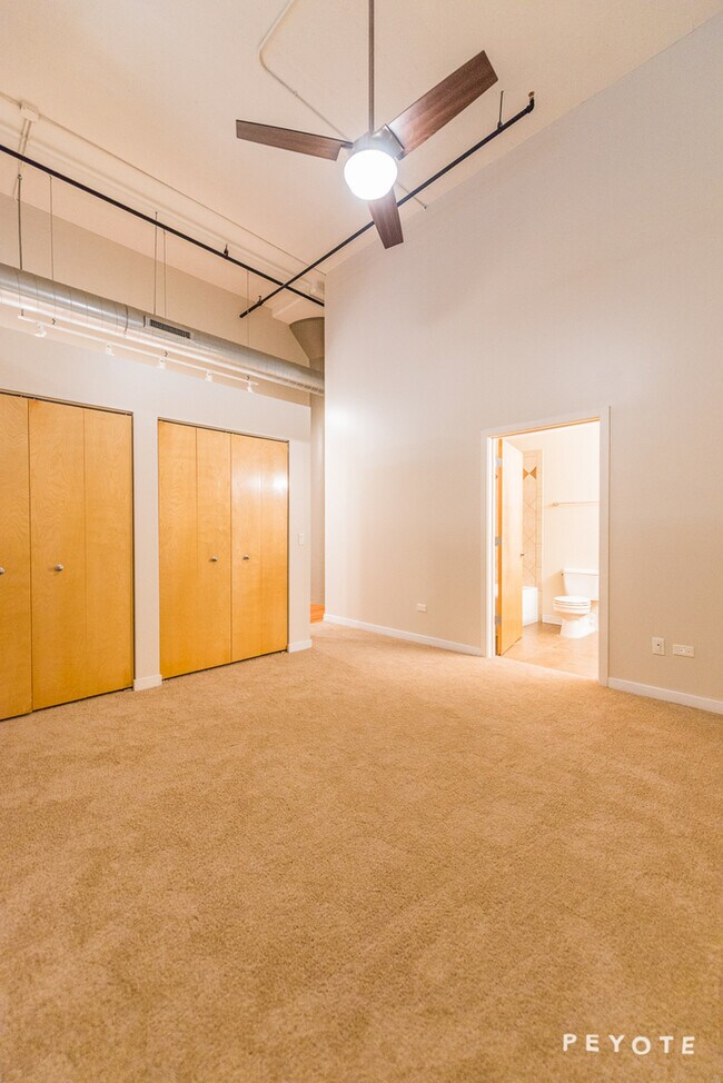 Building Photo - 1224 W Van Buren St