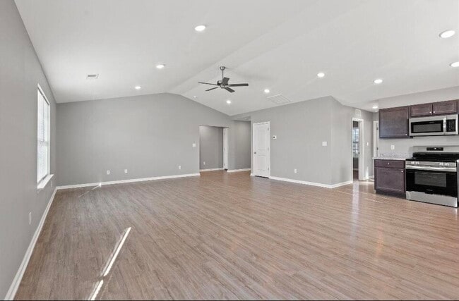 Building Photo - 112 Savannah Ln