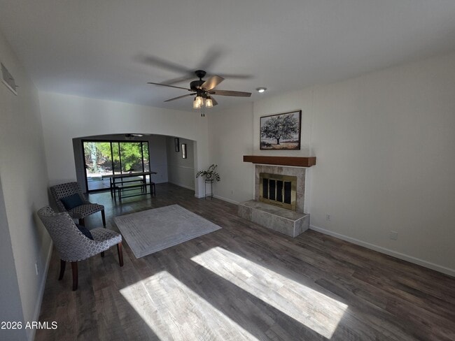 Building Photo - 6614 E Juniper Ave