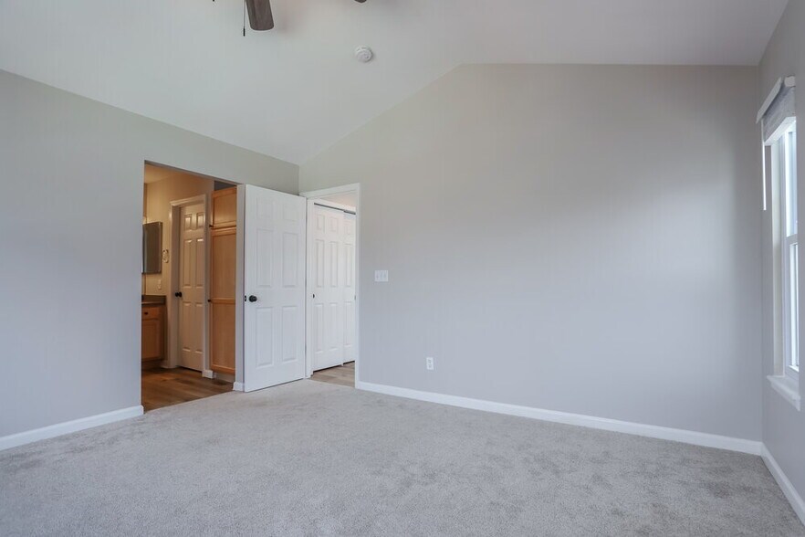 Building Photo - 7941 E Harvard Cir
