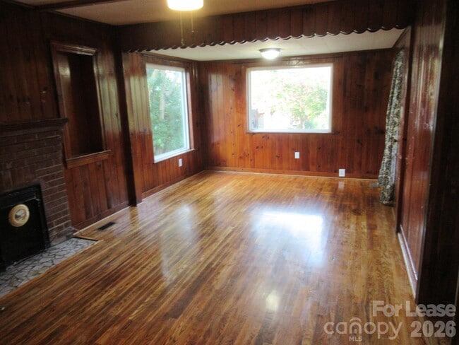 Building Photo - 306 2nd St