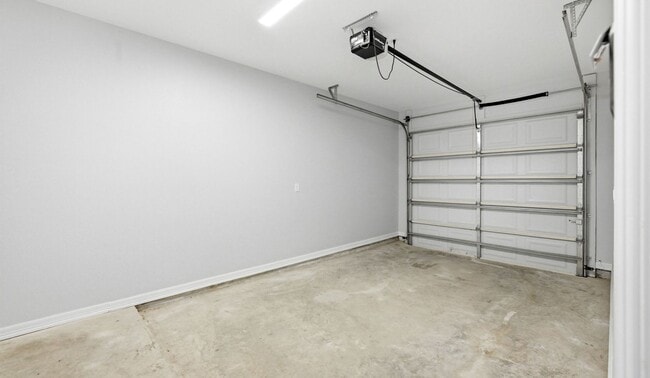Building Photo - New Rental! Updated 3-bedroom/2 bath town home