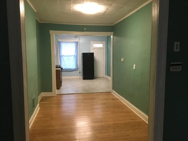 Building Photo - 614 Ashburton St