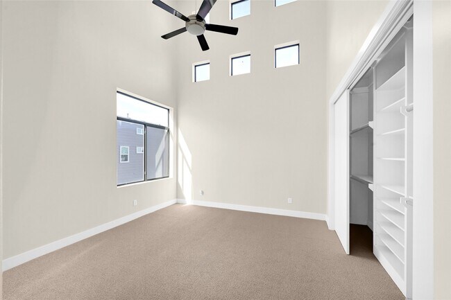 Building Photo - 2419 Charleston St