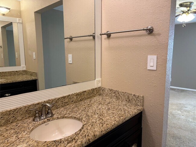 Building Photo - 18210 Bal Harbour Dr