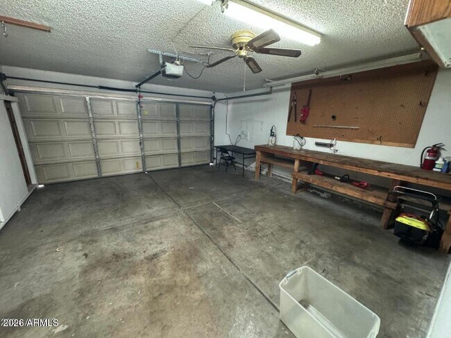 Building Photo - 4053 E Woodland Dr