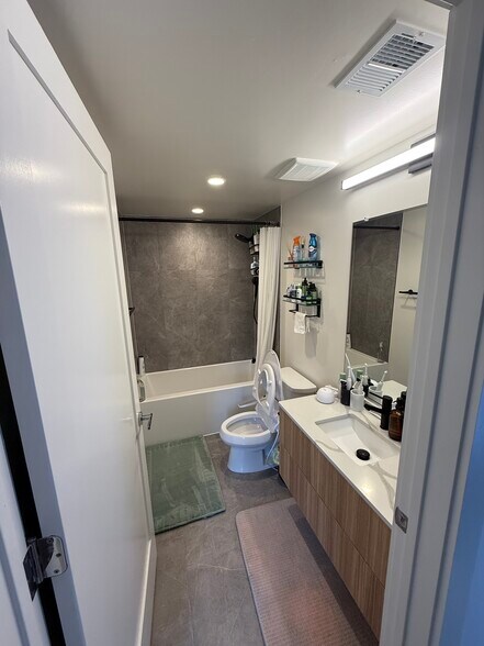 Building Photo - 2216 40th Pl NW