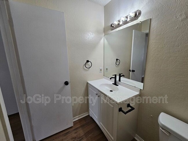 Building Photo - 311 Bryant Ln