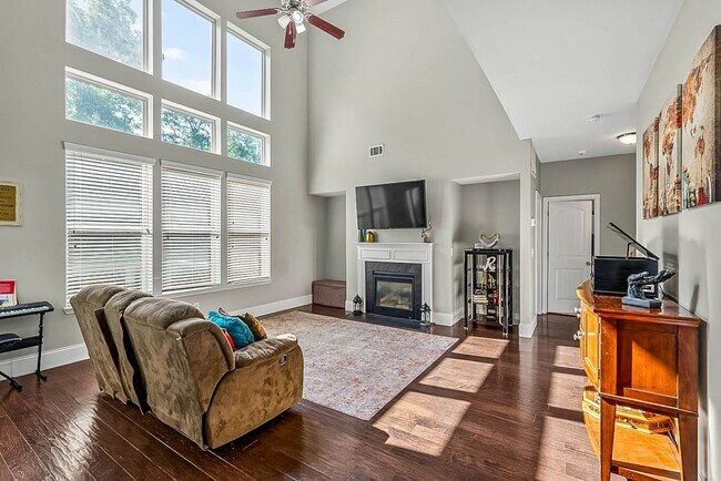 Building Photo - 173 Charolais Dr