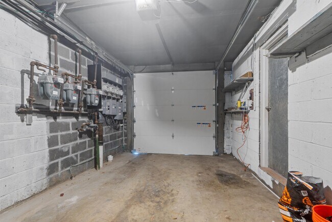 Building Photo - 4017 Hudson Ave