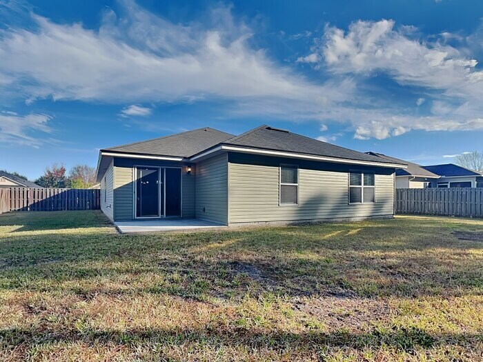 Building Photo - 181 E New England Dr